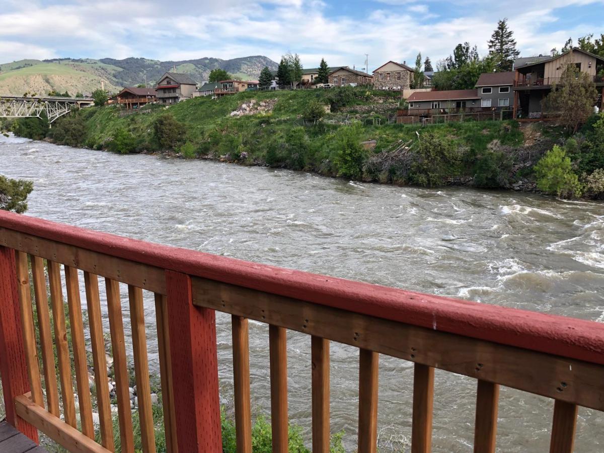 Yellowstone Riverside Cottages Gardiner Exterior foto