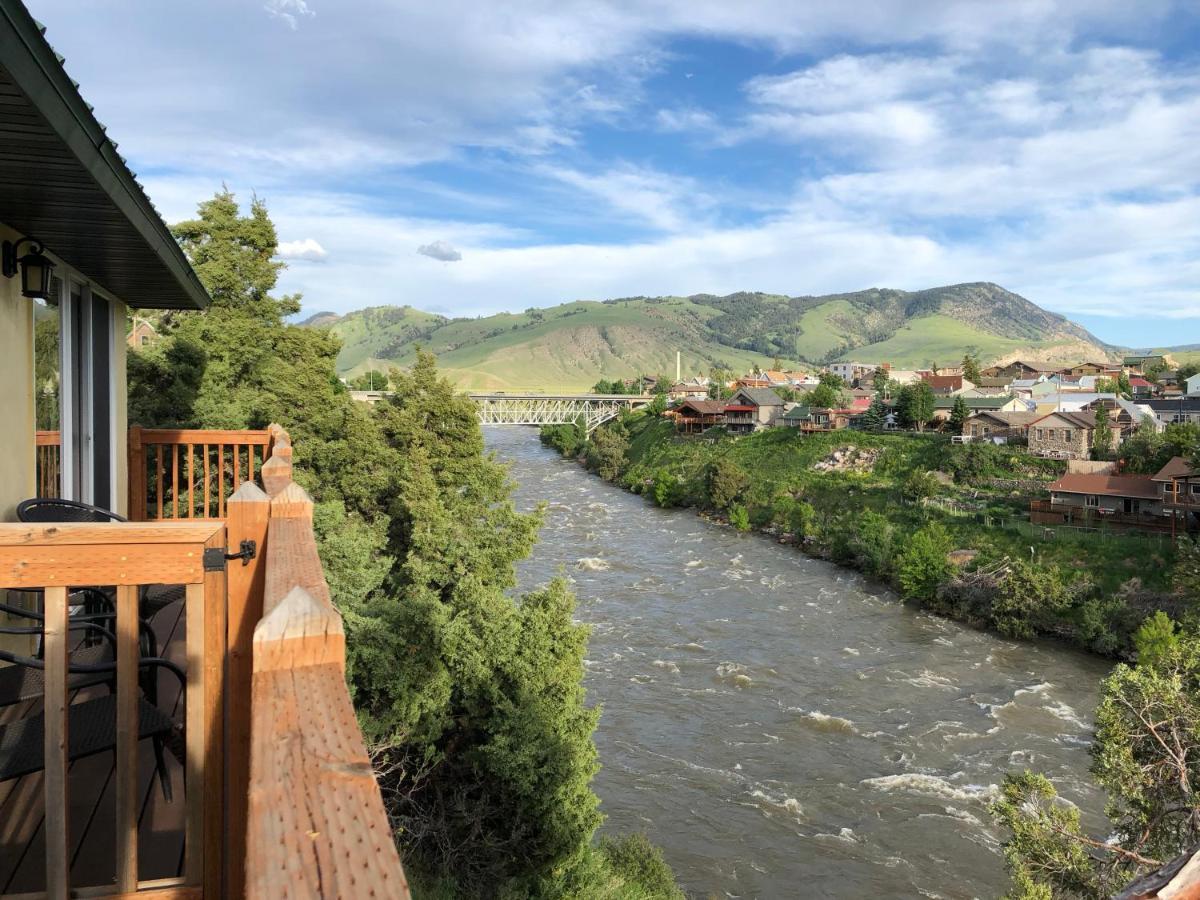 Yellowstone Riverside Cottages Gardiner Exterior foto